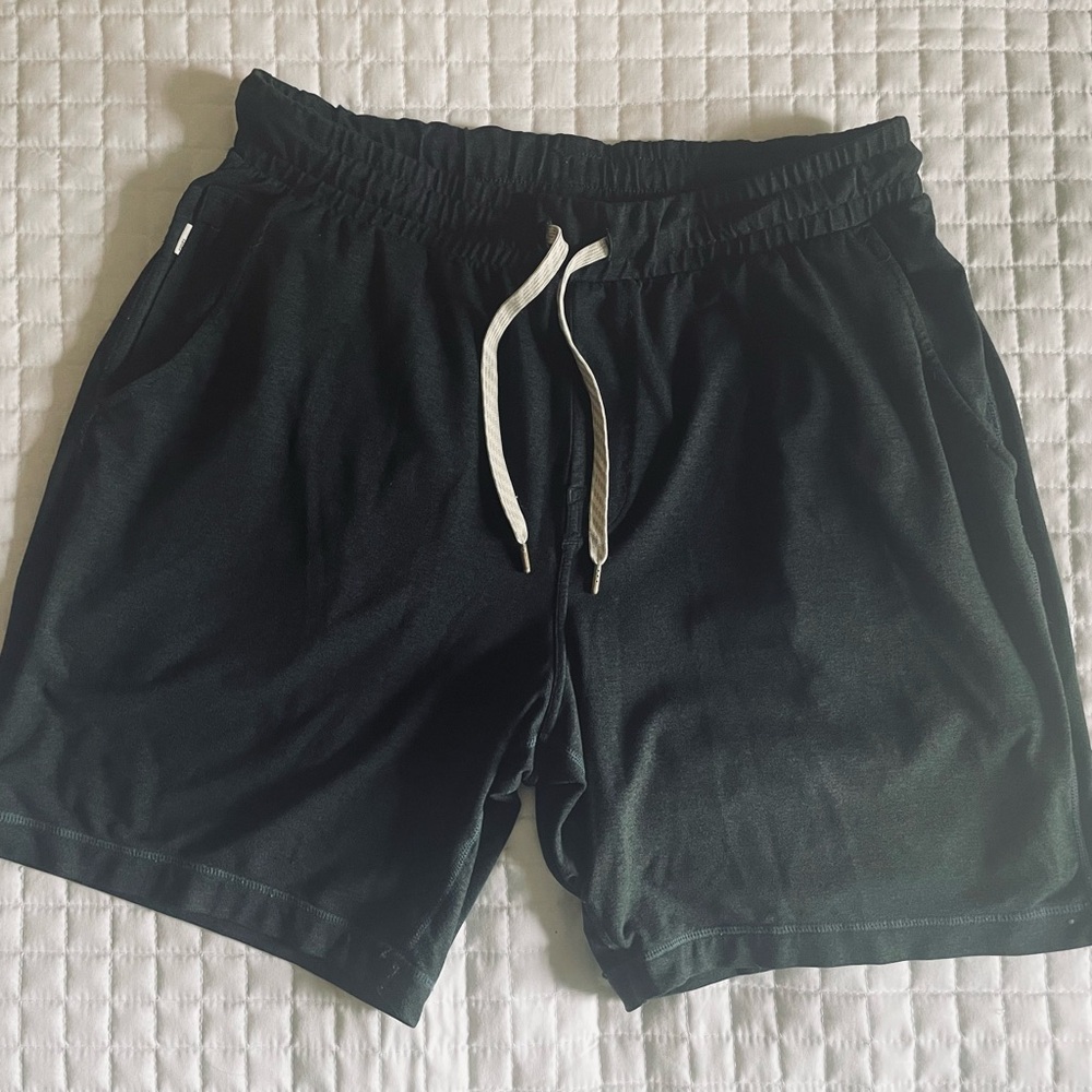 Vuori Ponto Shorts - mens large - heather drank green